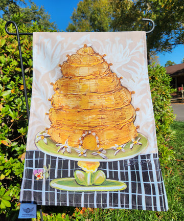 Garden Flags - Honeybee Cake