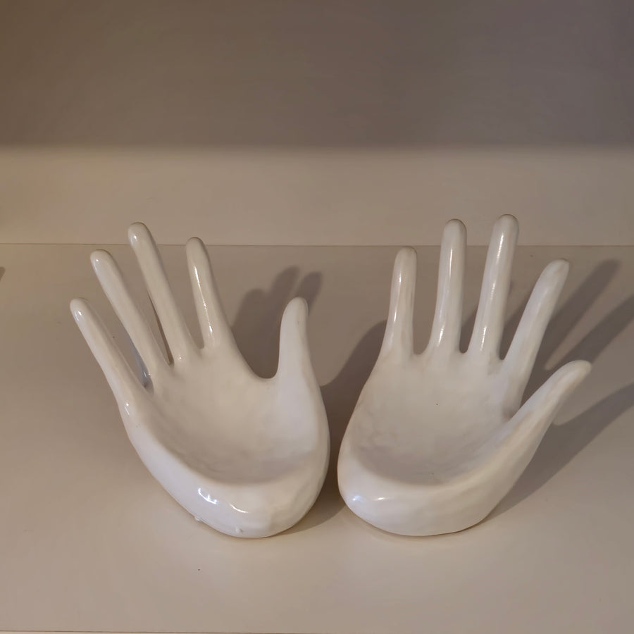 CERAMIC HAND HOLDER