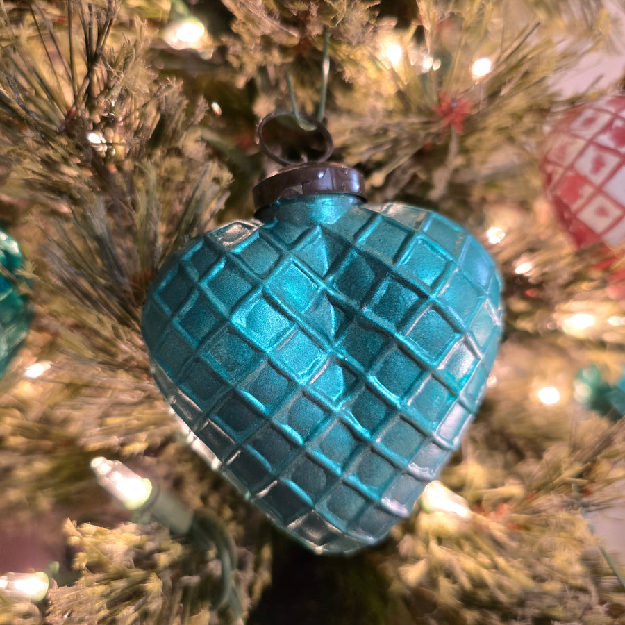 HEART OF GLASS ORNAMENTS - 6 Colors to choose from