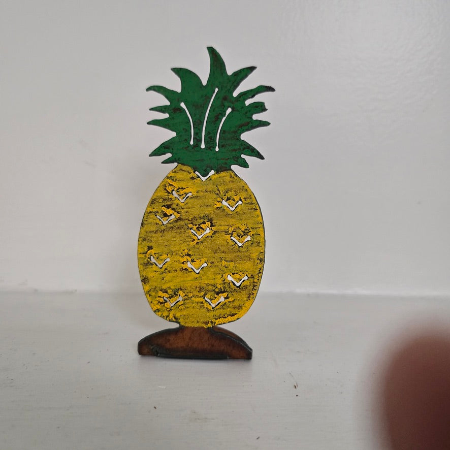 Pineapple Standing Metal Table Topper