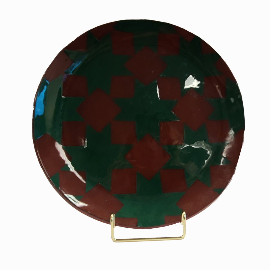 Joan Tatum Pottery 105 - red/green quilt pattern