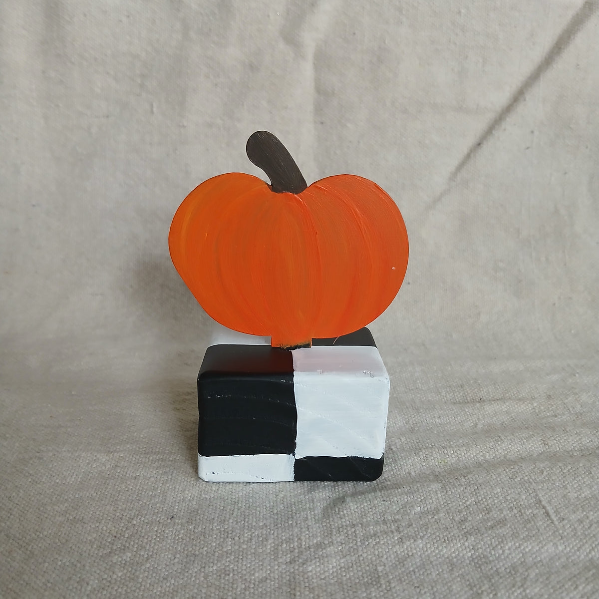 Pumpkin Table Toppers with Checkered Bases